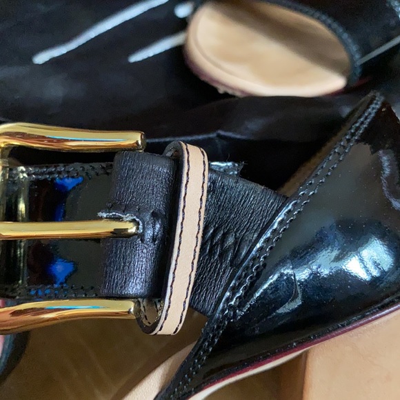 Black patent leather and tan T-strap  sandal - Picture 13 of 14